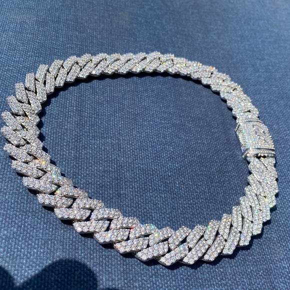 Cuban link - Picture 1 of 5